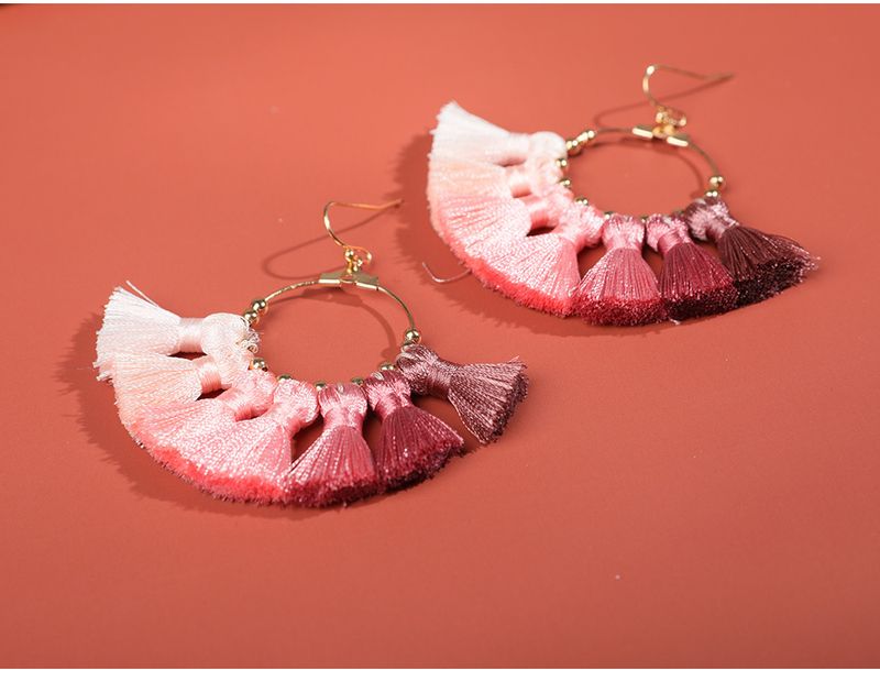 Orecchini con nappe in filo di cotone intrecciato colorato, fatti a mano, a forma di ventaglio, in stile etnico arcobaleno_voghion.com