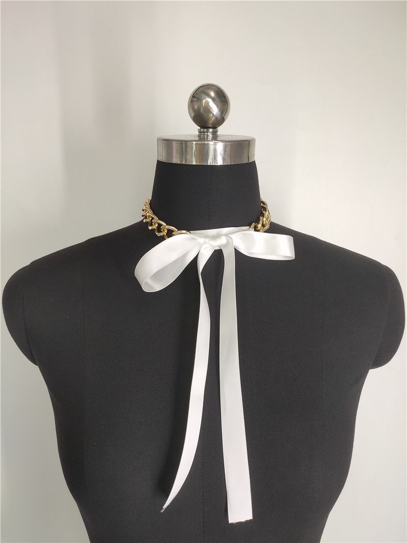 Collana con catena in metallo con fiocco e nastro, elegante e dignitosa, fb1910necklace_voghion.com