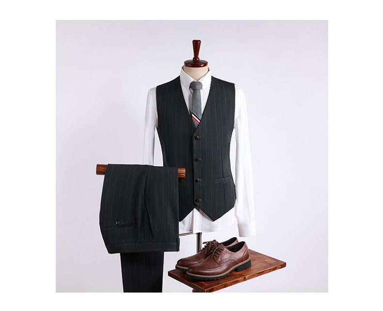 Conjunto elegante de terno cinza listrado trespassado para homens - Traje formal de 3 peças para negócios, casamento e performance (disponível em tamanhos grandes)_voghion.com