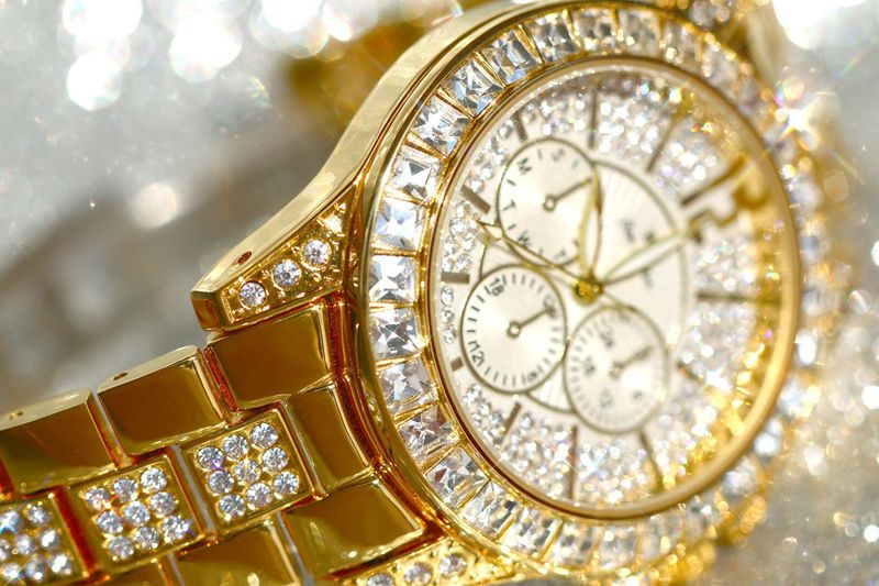 Women's Elegant Square Diamond Watch With Sparkling Crystals, Quartz Movement, Stainless Steel Clasp, Mineral Glass, 38mm Round Dial, Water Resistant_voghion.com