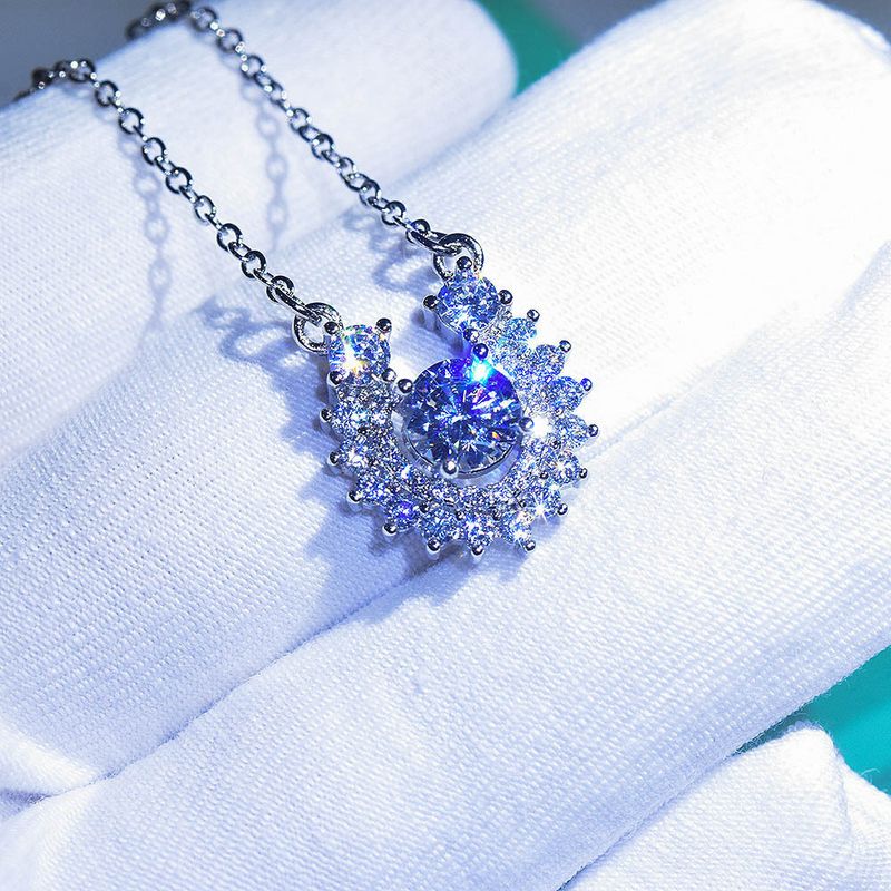 Nuova collana a ferro di cavallo Mosang da 2 carati con cuori e otto frecce con ciondolo in zircone micro incastonato placcato con PT950_voghion.com