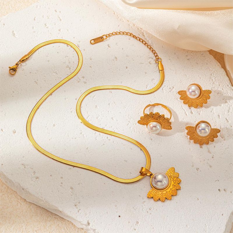 Dreiteiliges Set aus Edelstahlschmuck im Barockstil, Perlen, Blättern aus Titanstahl, Halsketten, Ringen und Ohrringen_voghion.com