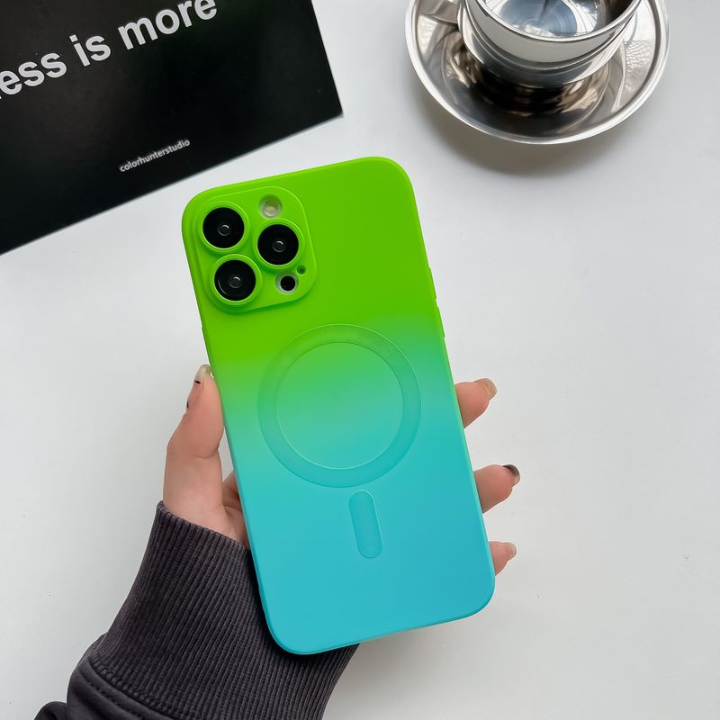 Two-color Gradient Liquid Magnetic Case For 15 Pro Max 17 With Built-in Lens Protector 16_voghion.com
