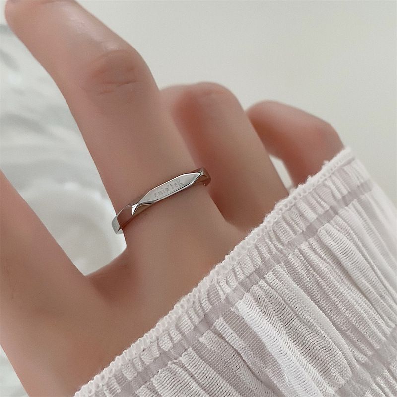 Bagues élégantes en acier titane avec lettres géométriques de style coréen pour femme_voghion.com