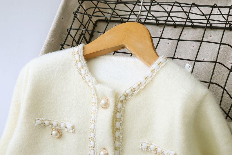 Cardigan en tricot imitation vison pour filles et mères – Pull d'hiver doux pour grands enfants (8 ans et plus) – Pull douillet à manches longues en blanc, rose et noir_voghion.com