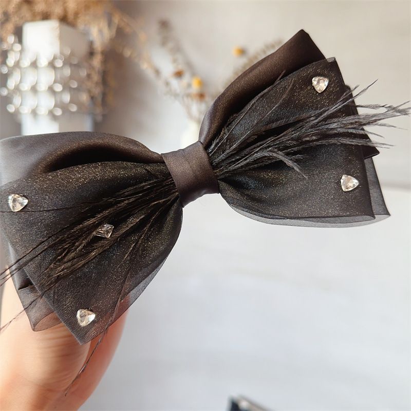 Koreanische Vintage Haarspange - Straußenfeder & Netzschleife mit mehrlagigem Stoff - Elegante Federspange für das Styling am Hinterkopf_voghion.com