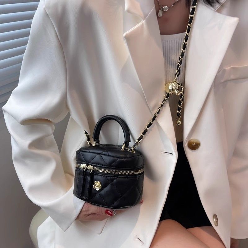 Hoogwaardige, getextureerde kleine tas voor dames, zomer 2025, nieuwe gewatteerde ketting crossbody tas, niche mini handtas_voghion.com
