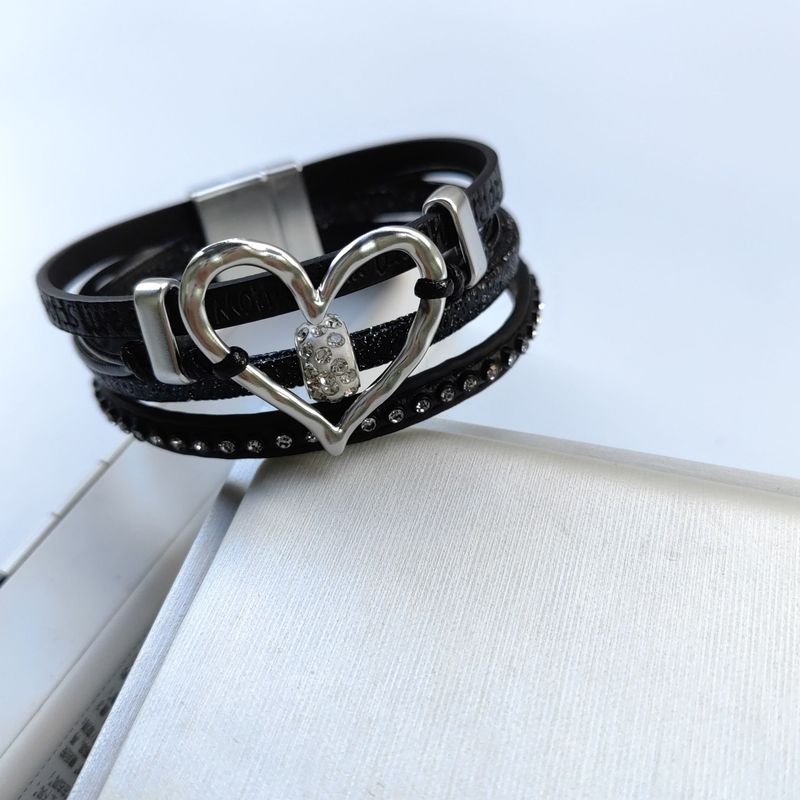 Bracciale in pelle con cuore cavo alla moda e chiusura magnetica con diamanti, bracciale multistrato_voghion.com