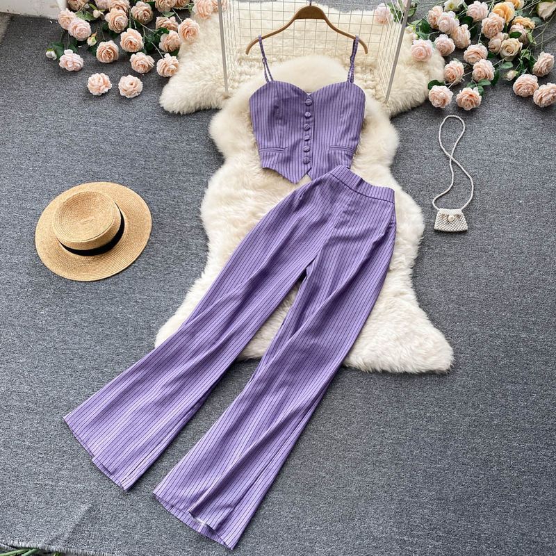 Abiti da donna alla moda ed eleganti, leggeri e maturi, canotta a righe, gilet, pantaloni, completo due pezzi_voghion.com