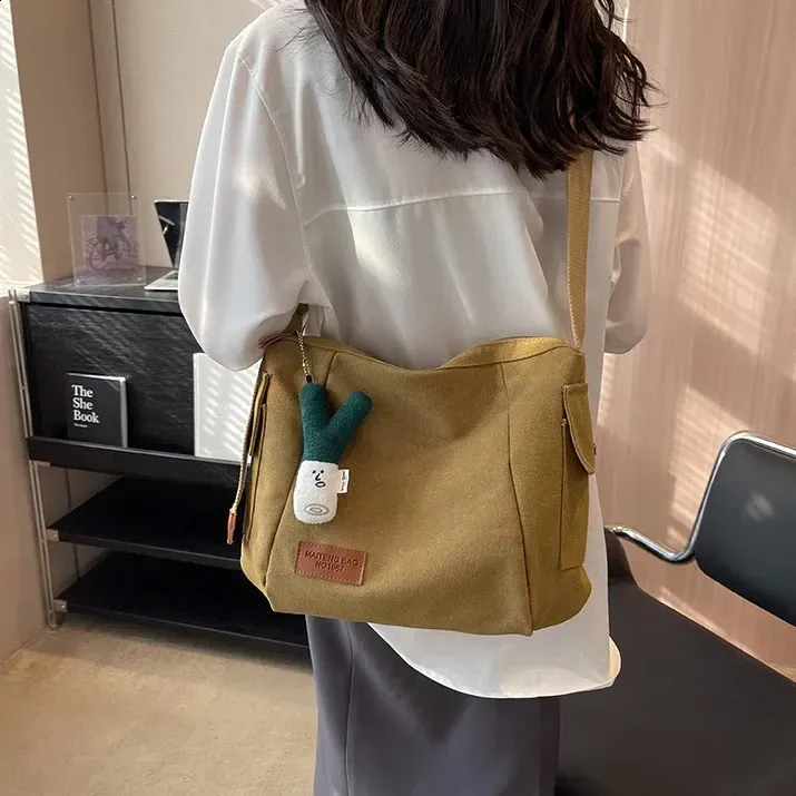 Bolsa transversal feminina de lona, estilo coreano, com alça média, modelo Y2K Harajuku Ita School Textile Stray (código 241007)._voghion.com