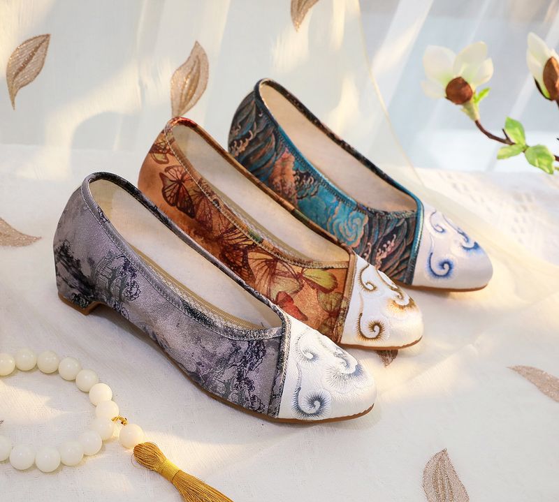 Damenschuhe Frühlings-Cheongsam im neuen Stil, spitze Tanzschuhe für Damen im Retro-Look, bedruckte alte Stoffschuhe_voghion.com