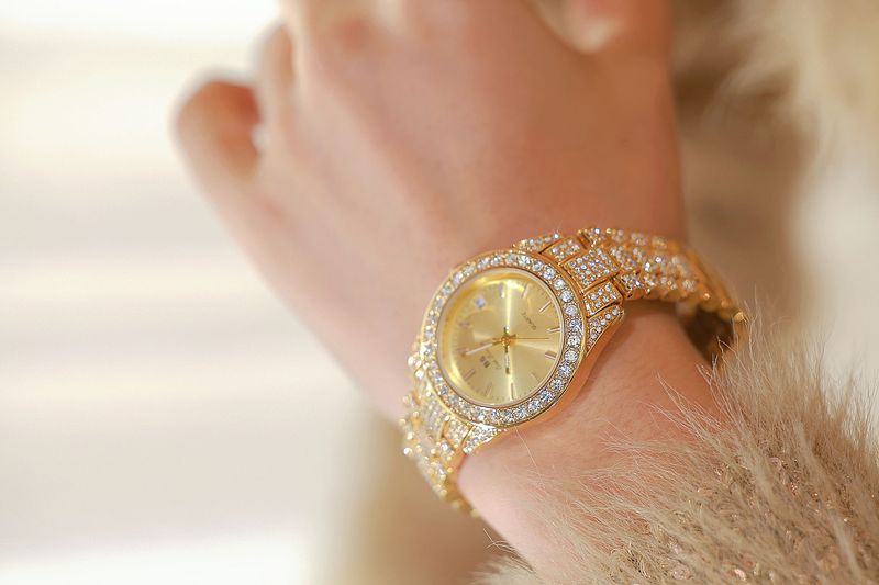 New light luxury ladies aqua ghost fashion temperament small square diamond calendar watch_voghion.com