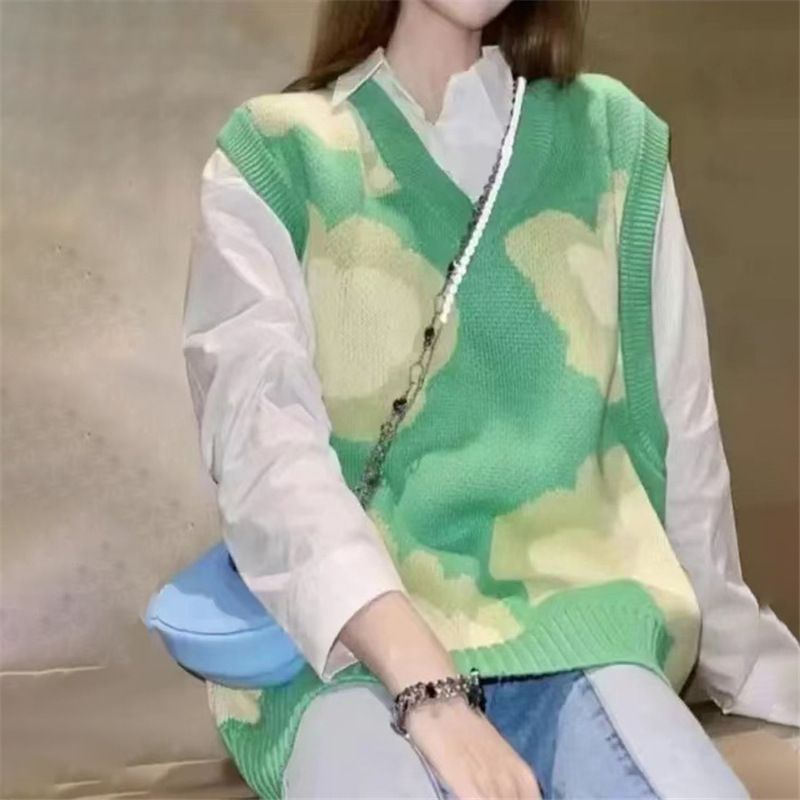 Knitted vest for women in 2023 Spring and Autumn, V-neck, loose fit, slimming, sleeveless layered Korean version,_voghion.com