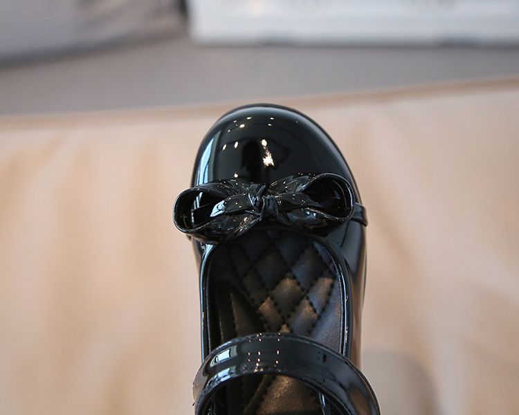 Mother Kids Scarpe in pelle per bambini stile college scarpe da performance per ragazze in bianco e nero 2024 autunno nuove scarpe per bambini all'ingrosso_voghion.com