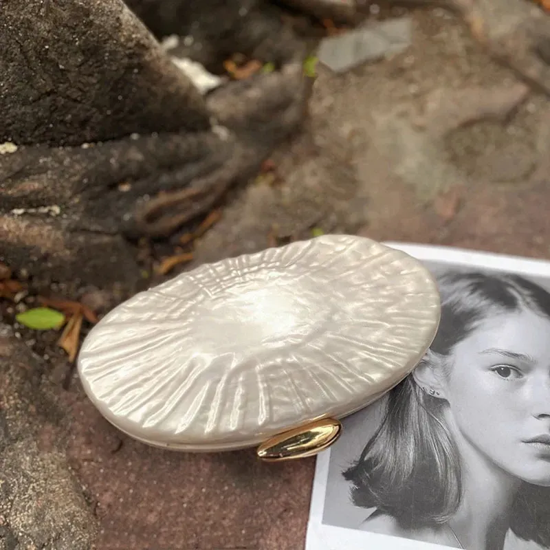 Borsa a conchiglia in acrilico con motivo irregolare francese, pochette da banchetto, scatola per trucco da sera, perlacea_voghion.com