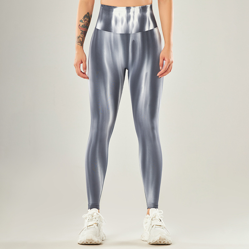 Set de îmbrăcăminte de yoga în stoc, sutien sport, pantaloni scurți de yoga fără cusături, pantaloni de yoga colorați, set de trei piese de îmbrăcăminte pentru yoga Aurora_voghion.com