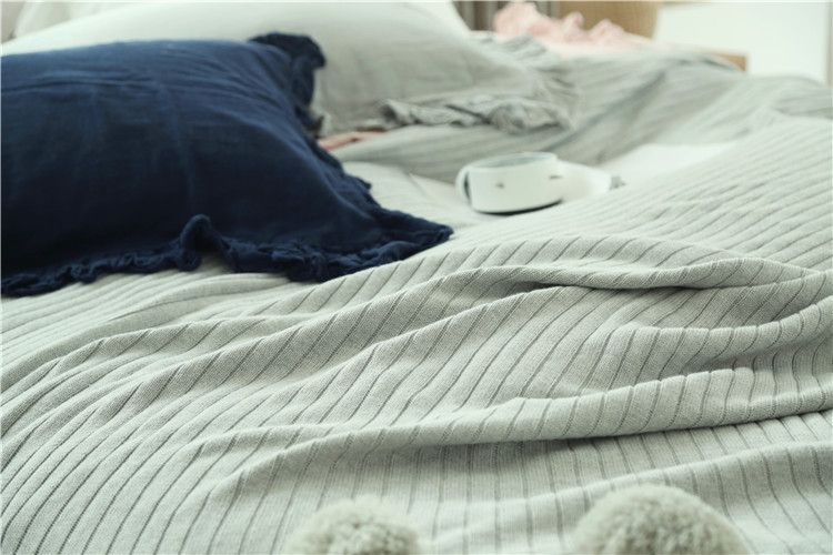 Lätt lyxig nordisk enkel helbomull svart tylbollfilt hotell hemvistelse sovrum ullfilt sängöverkast_voghion.com