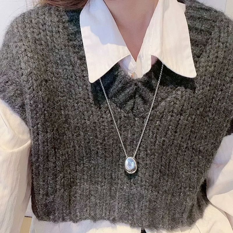 2025 Women Fashion Brand new matte metal oval pendant, geometric long women's sweater luxurious and charming fine necklace, artificial_voghion.com