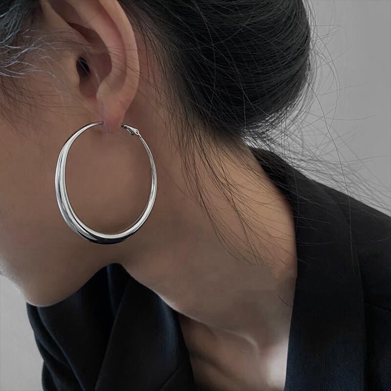 Orecchini a cerchio esagerati e spessi in metallo lucido argento per donna, nuovi orecchini a cerchio con design unico e alla moda._voghion.com