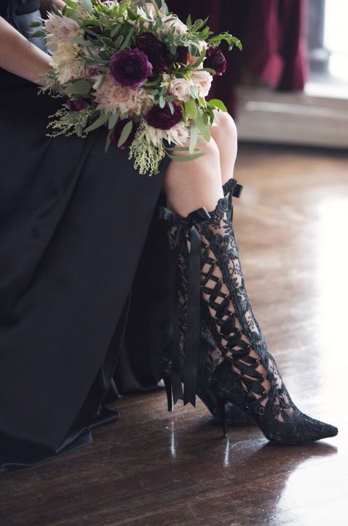 Bottes de scène montantes à talons aiguilles, bout pointu et lacées, couleur unie_voghion.com