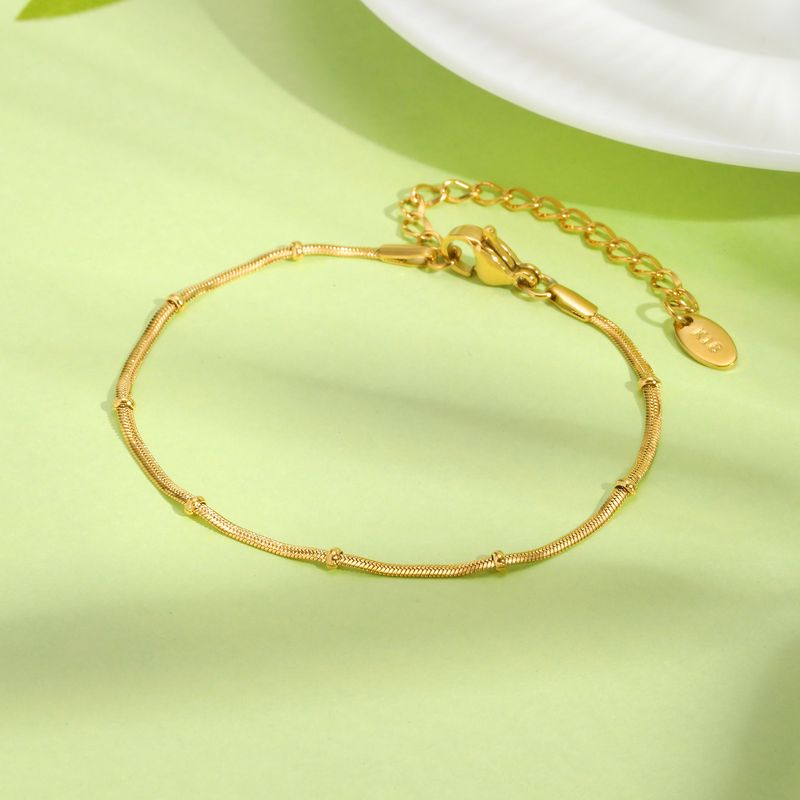 Conjunto de colar e pulseira de aço inoxidável com corrente de cobra plana e contas em tom dourado para uso diário_voghion.com