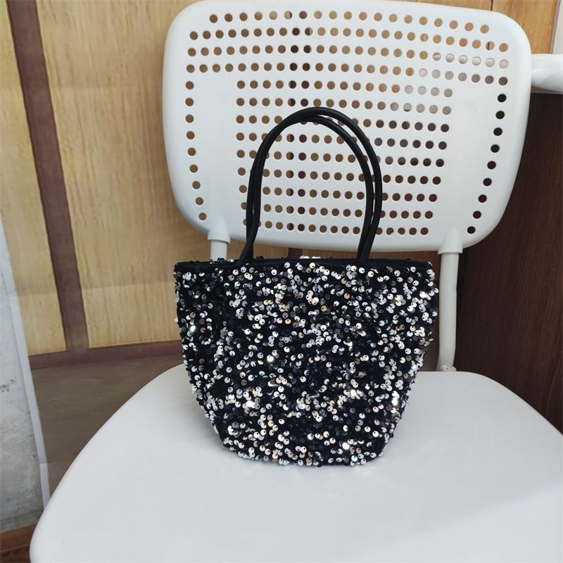 Neue süße kleine Paillettenstruktur Persönlichkeit Eimer Stilvolle kompakte vielseitige Umhängetasche für Damen mit Kette_voghion.com