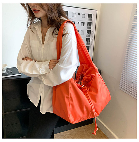 2023 nuova vendita calda moda donna semplice ascella borsa casual borsa di tela in nylon borsa tote versatile di grande capacità_voghion.com