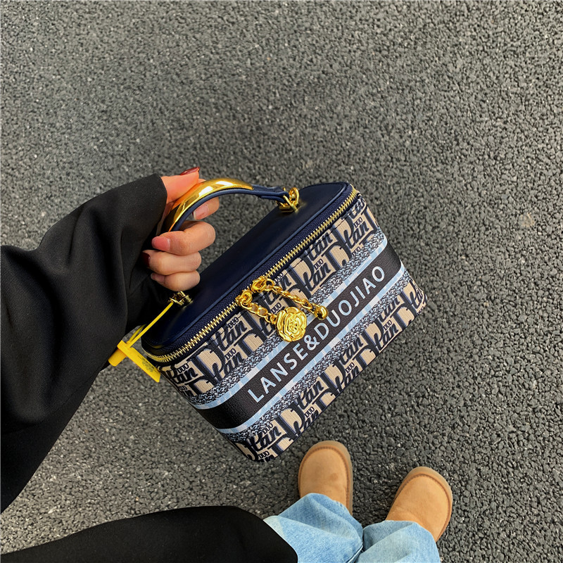 Hochwertige und Nischen-Designer-Box mit Aufdruck für Damen 2024 Neue Pendlertasche mit einer Schulter und kleiner quadratischer Umhängetasche_voghion.com