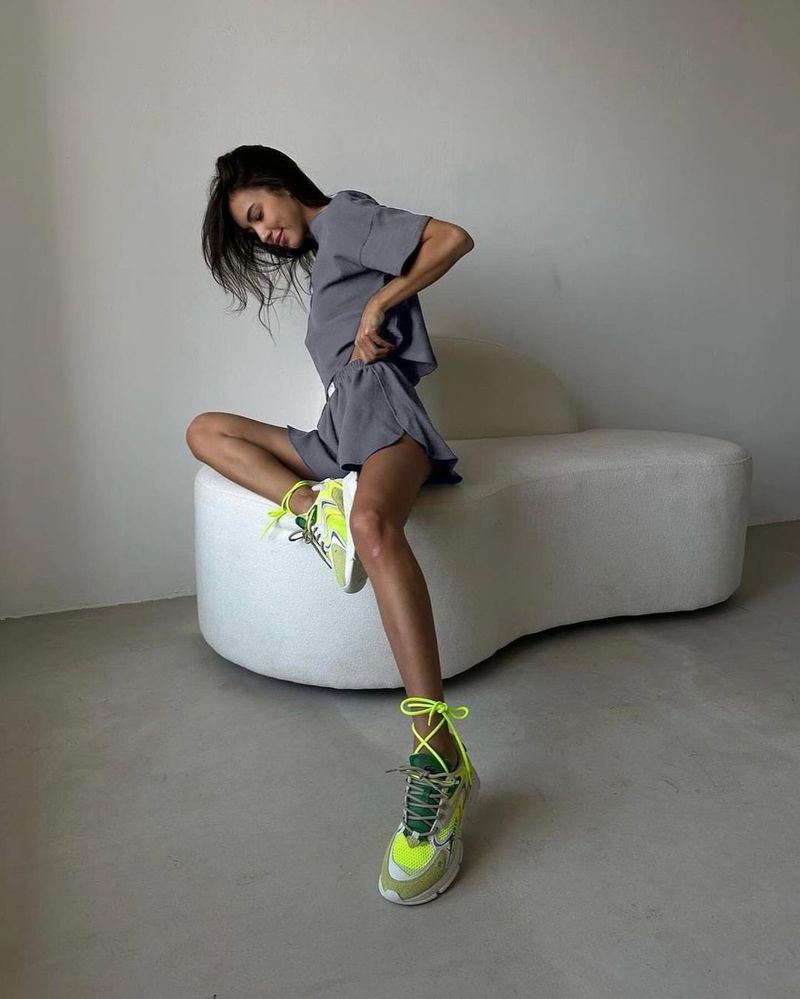 Jogging-Sport-Stil, kurzärmeliges T-Shirt, Hose mit weitem Bein, Shorts, Strand, lässig, zweiteiliges Set_voghion.com