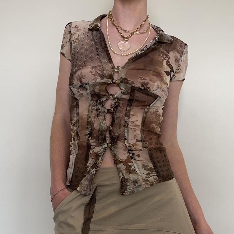 Spicy Girl Style Revers Print Button Cut Out Shirt, leichtes und leicht transparentes Kurzarm T-Shirt Damen_voghion.com