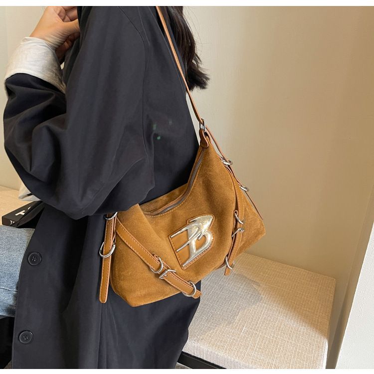 2023 neue Mode Wildleder Damen Mori süße Herbst und Winter kleine Freizeit Eimer Tasche einfache Umhängetasche_voghion.com