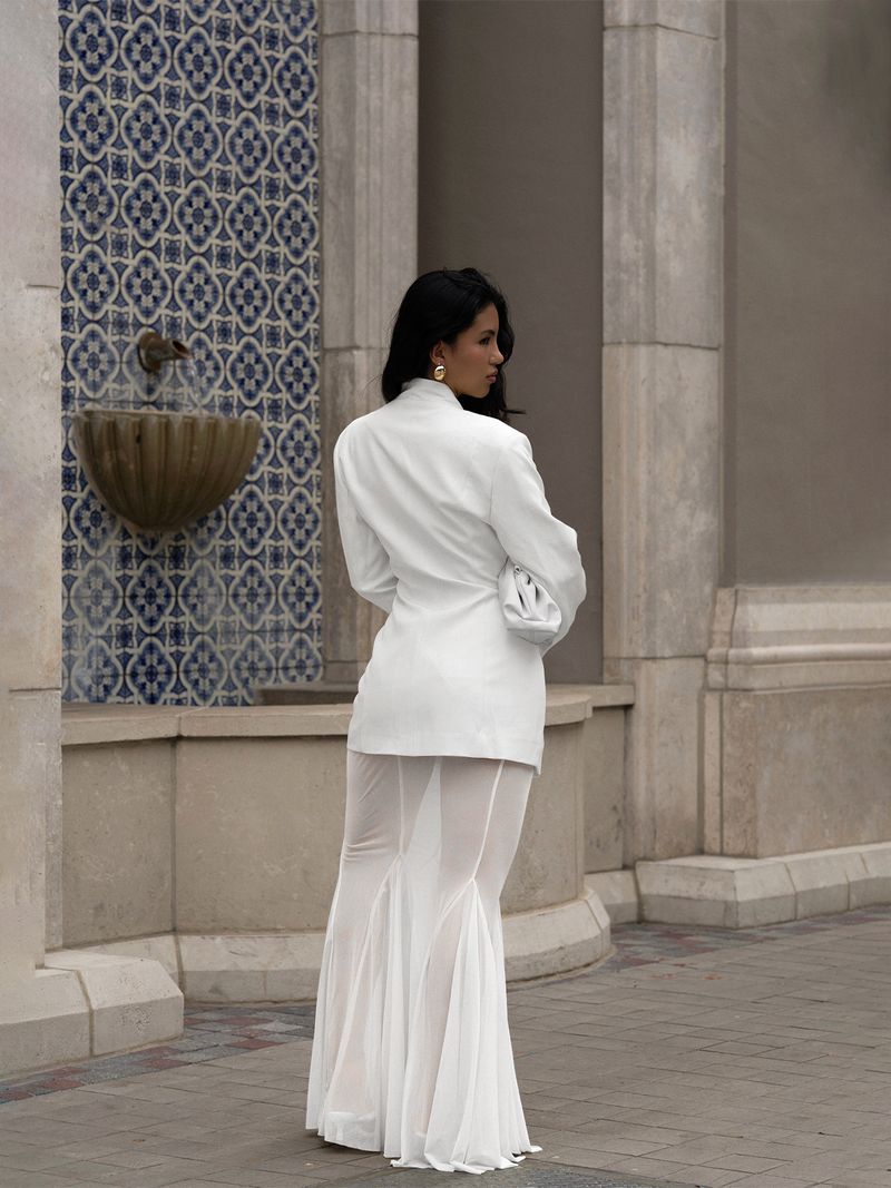 Abbigliamento da donna Elegante completo da ufficio da donna in due pezzi: blazer in rete trasparente e gonna lunga per un look professionale ed elegante (bianco, nero, giallo)_voghion.com