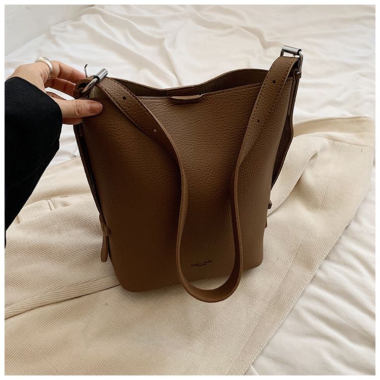 2024 Neue große Kapazität für Damen Freizeit Wassereimer Herbst Winter Mutter Tasche, Nischendesign, einzelne Schulter_voghion.com