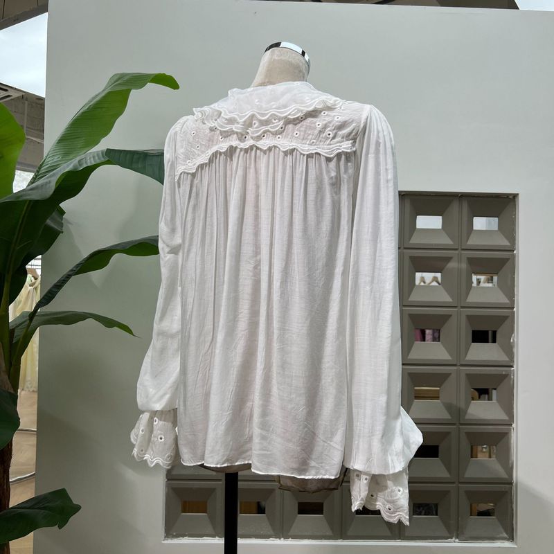Damenbekleidung Beliebtes Slim-Set aus bestickter Spitzenbluse mit Trägerhose im Frühherbststil, bestickte Spitzenbluse + Hosenträger-Shorts_voghion.com