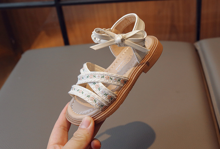 Sandali da ragazza 2024 Estate nuova principessa edizione coreana fiocco tendine di mucca scarpe da spiaggia per bambini con fondo piatto_voghion.com
