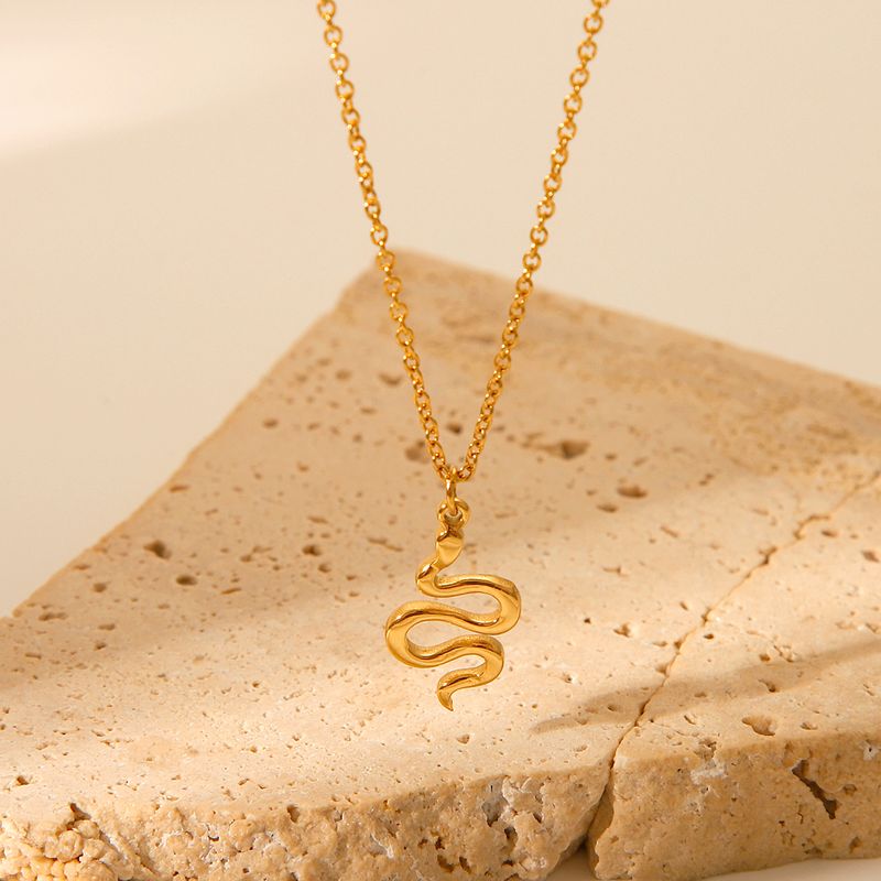 Luxe vergulde sieraden, Chinese stijl roestvrijstalen slangenhanger ketting voor dames, modieuze accessoires_voghion.com