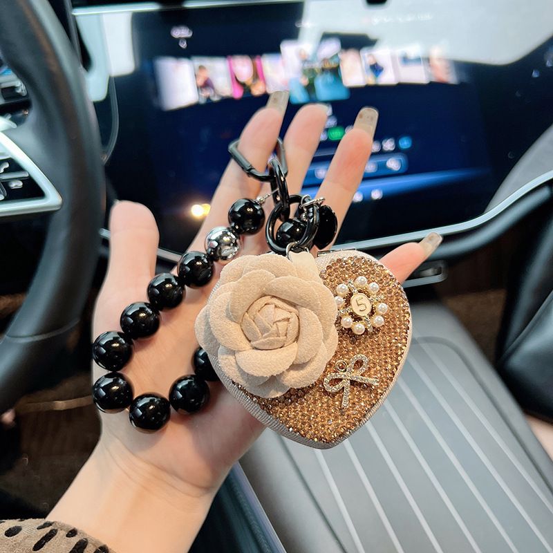 Nuovo portachiavi per auto con ciondolo per borsa con perline e specchio pieghevole portatile a forma di cuore di camelia con strass_voghion.com