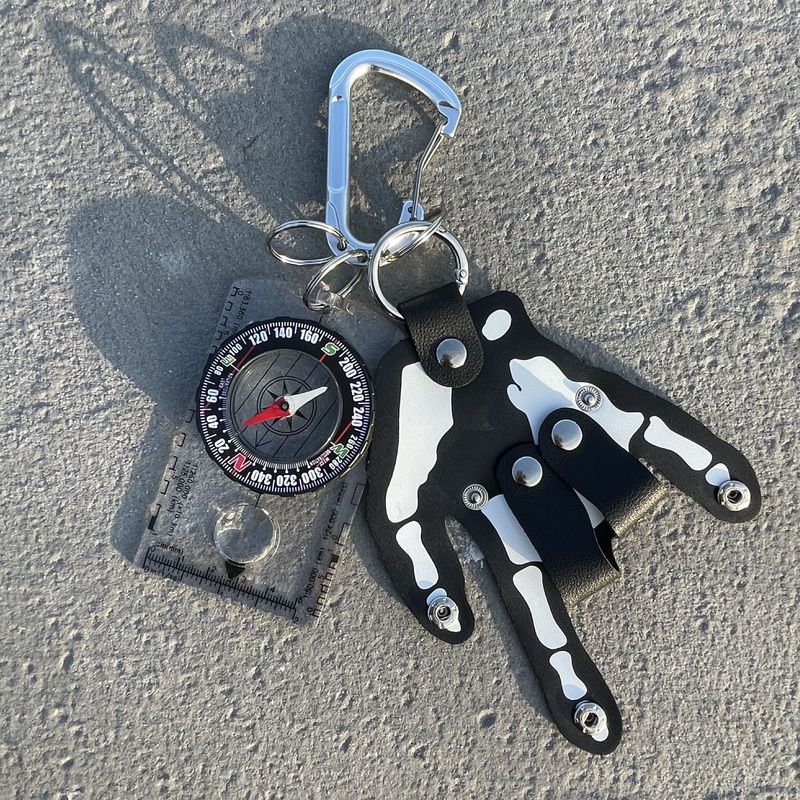 Original Compass Three Ring Skeleton Hand Keychain High End Niche Waist Pendant_voghion.com