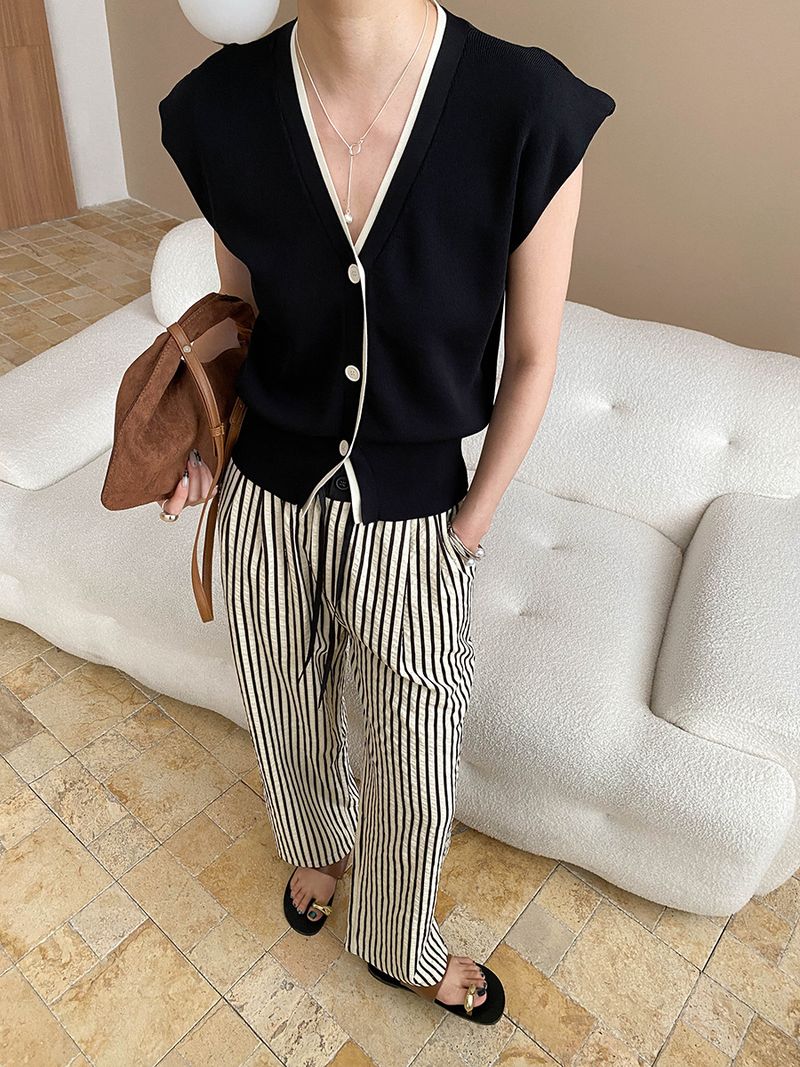 Lao Qian Commuting Sensation Color Contrasting Edge V-neck Waist Look Thin And Skinny Flying Sleeve Knitted Vest_voghion.com