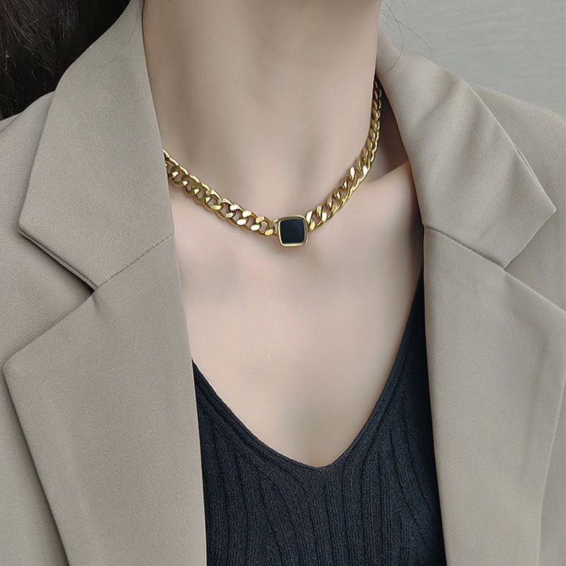 Stile di design, personalità esagerata, collana spessa in acciaio al titanio, catena per clavicola quadrata nera versatile di nicchia_voghion.com