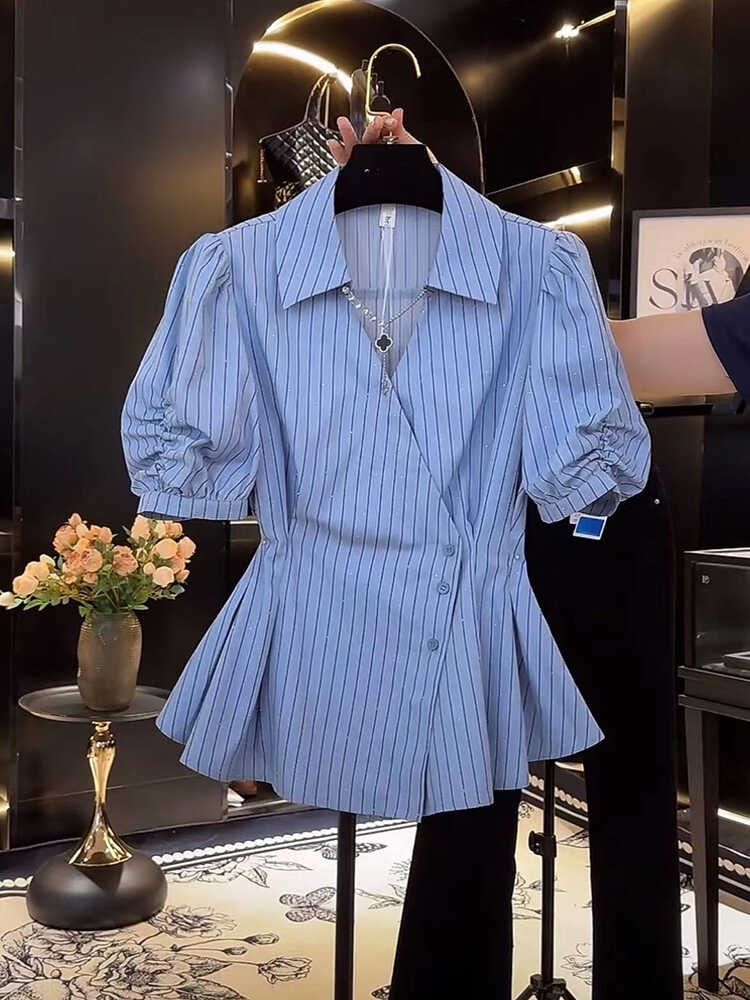 "Camicetta architettonica con scollo a V – Top a righe che esalta le curve con maniche a sbuffo (S-XL, soluzione in poliestere per l'estate e l'ufficio)"_voghion.com
