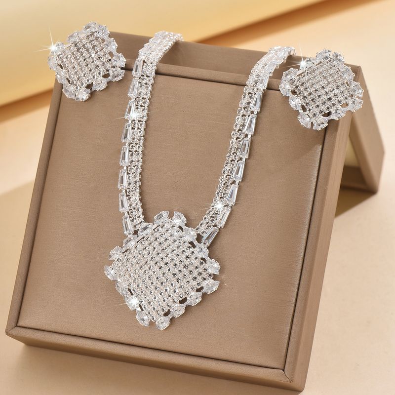 Set di gioielli da donna, set di gioielli alla moda, collana e orecchini di lusso con strass scintillanti, gioielli alla moda con nappe a forma di ventaglio per le donne_voghion.com