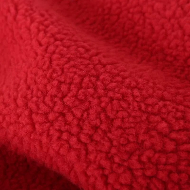 Cappotto da donna in lana di agnello sciolto di media lunghezza alla moda_voghion.com