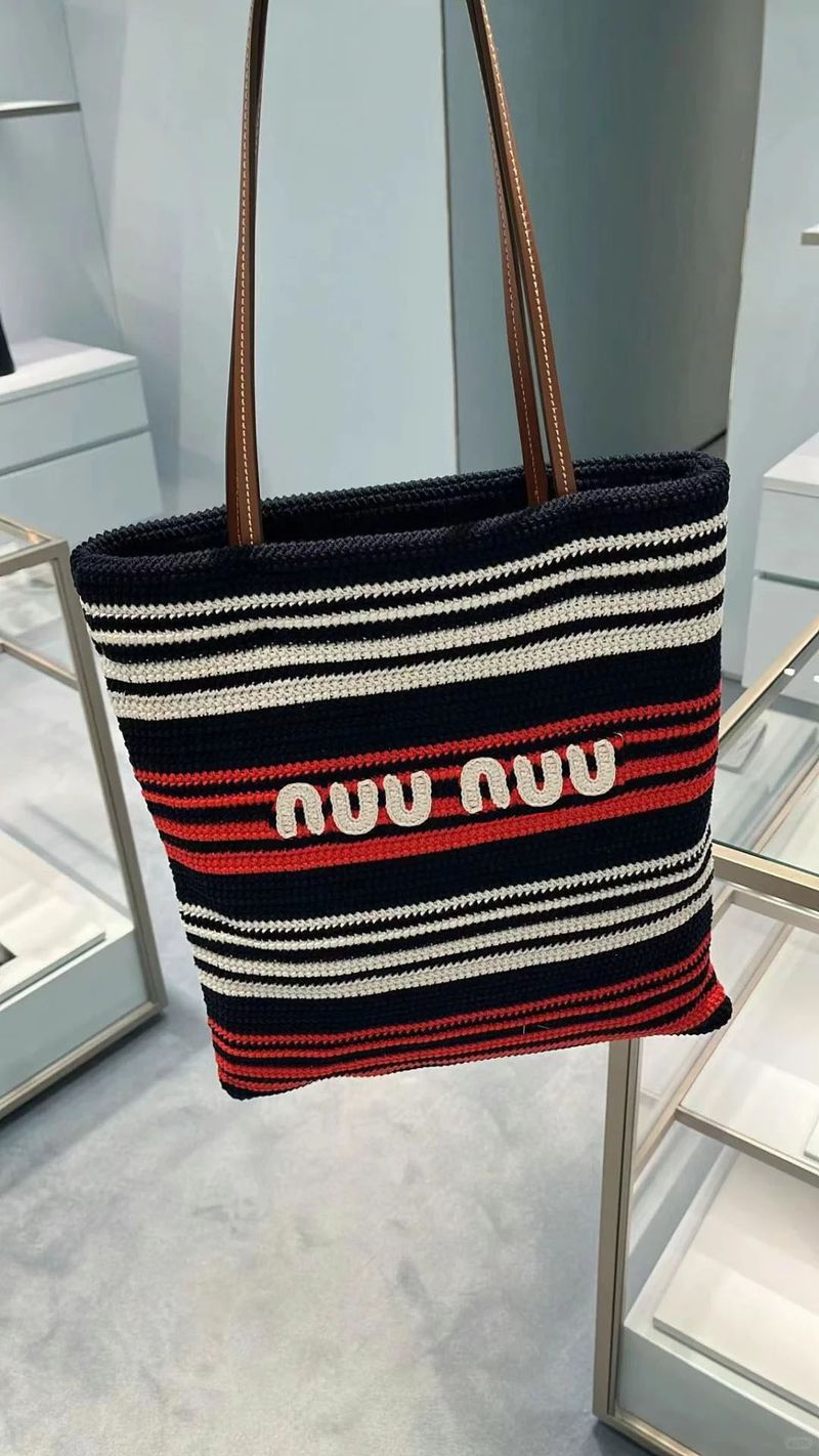 Women's same color striped woven small bag_voghion.com