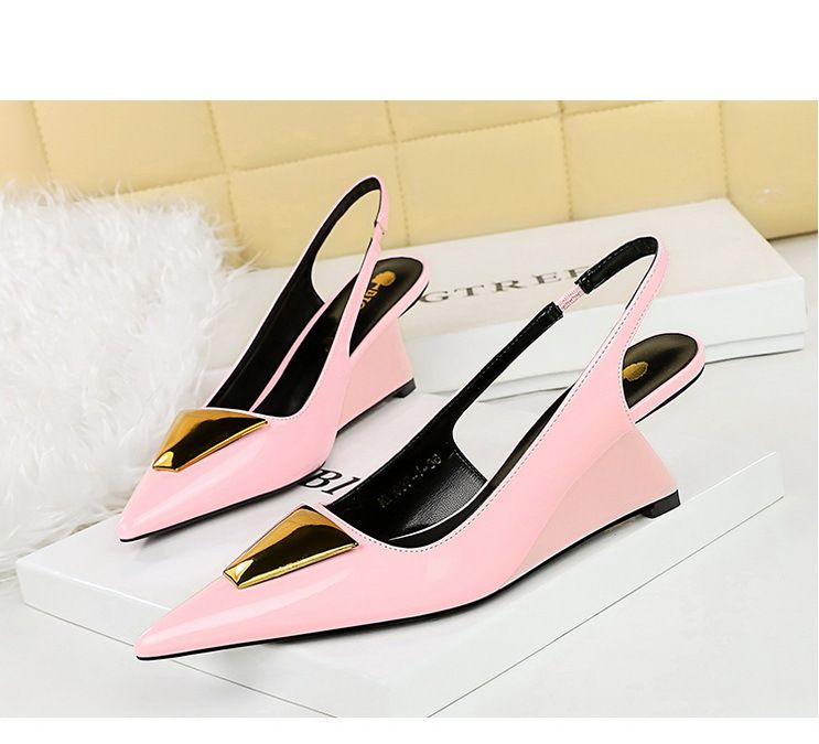1097-K55 Stil Damenschuhe mit hohen schrägen Absätzen, Lackleder ausgehöhlten Rückenriemen, flacher Mund spitz_voghion.com