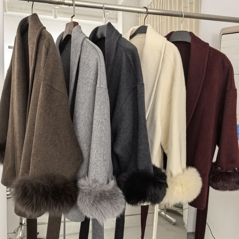 Manteau de luxe en laine double face avec poignets en fourrure de renard véritable – Manteau d'hiver court pour femme, design à lacets, chaud et élégant_voghion.com