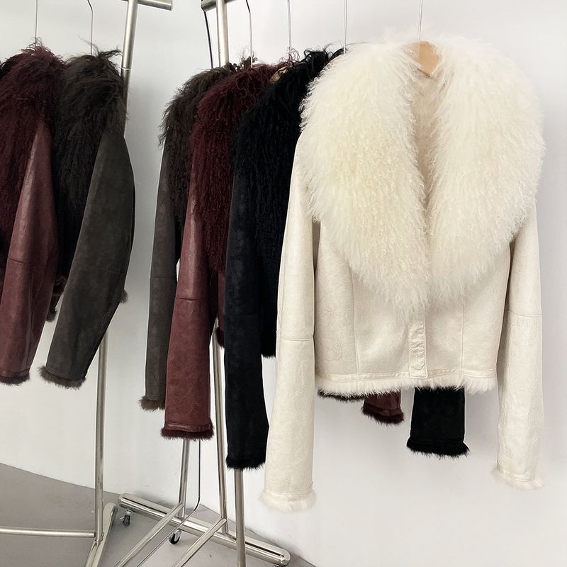 Kurzer Damenmantel aus Wildleder und Kunstpelz mit echtem Lammfellkragen und Kaninchenfellfutter, trendige Winterjacke für Streetwear und Ausgehen_voghion.com