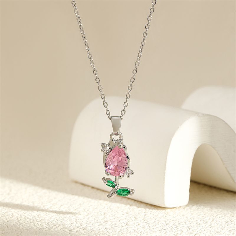 Collier pendentif en acier inoxydable 201 en laiton et zircon plaqué or blanc avec incrustation de fleur brillante et artistique en gros_voghion.com