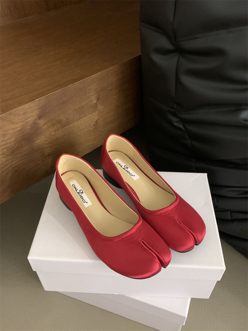 Gentle Chinese Style Women's 2025 New Thick Heel Soft Sole Satin Split Toe Pig's Hoof Shoes Loafers_voghion.com