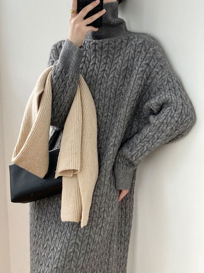 Vêtements pour femmes Nouvelle robe pull de style paresseux d'automne et d'hiver torsadée droite simple ample au-dessus du genou col à poils bas longue robe tricotée_voghion.com